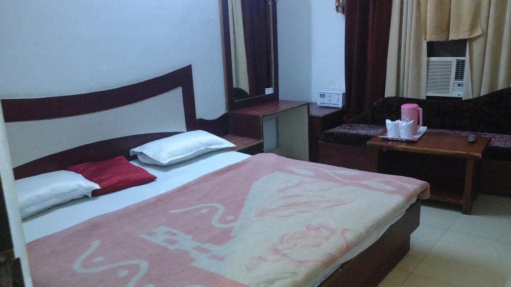 Hotel Katra Residency Bagian luar foto