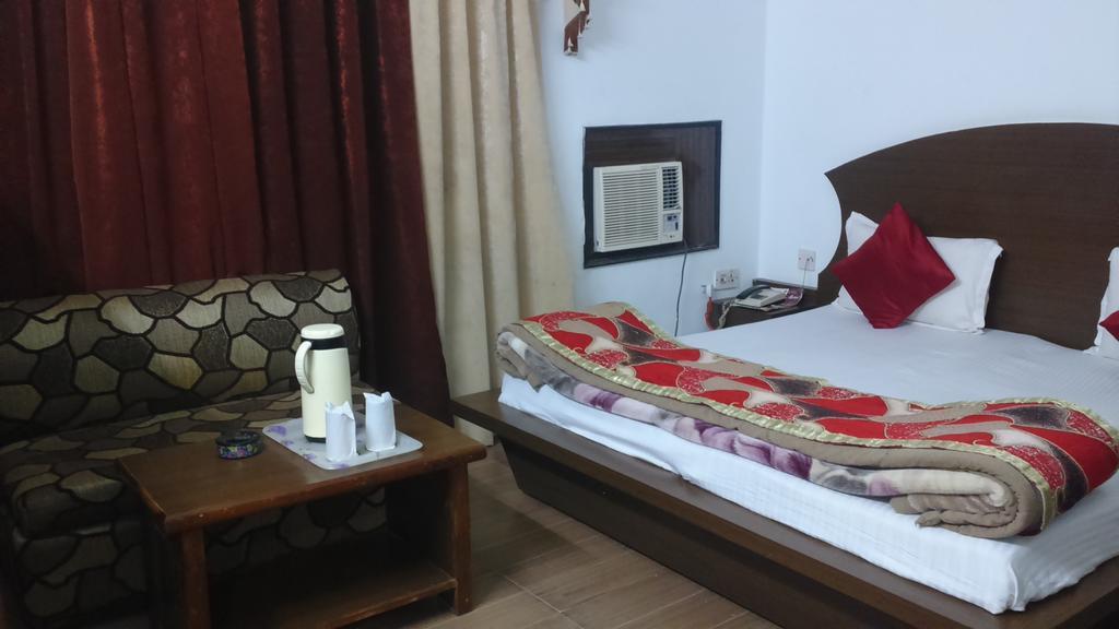 Hotel Katra Residency Bagian luar foto