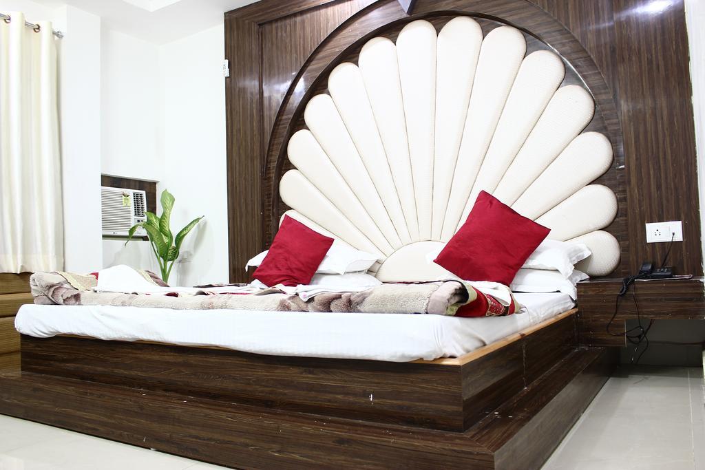 Hotel Katra Residency Bagian luar foto