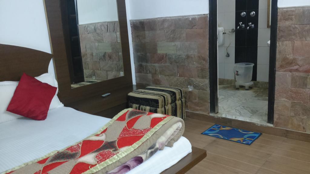 Hotel Katra Residency Bagian luar foto