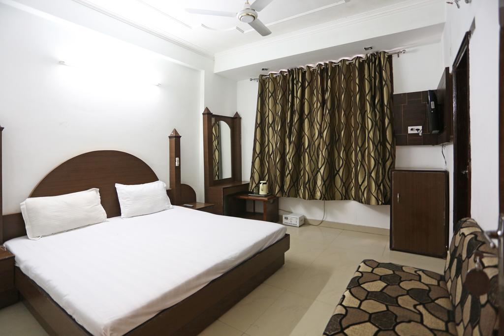Hotel Katra Residency Bagian luar foto