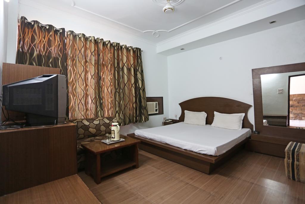 Hotel Katra Residency Bagian luar foto