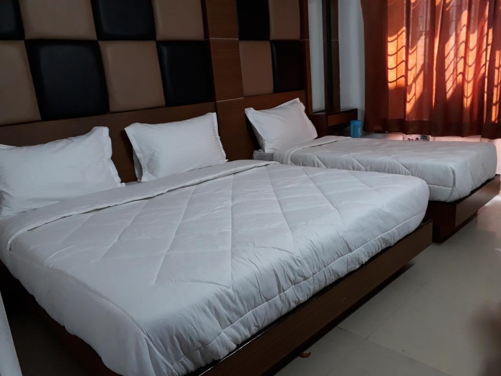 Hotel Katra Residency Bagian luar foto