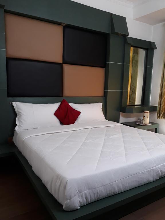 Hotel Katra Residency Bagian luar foto