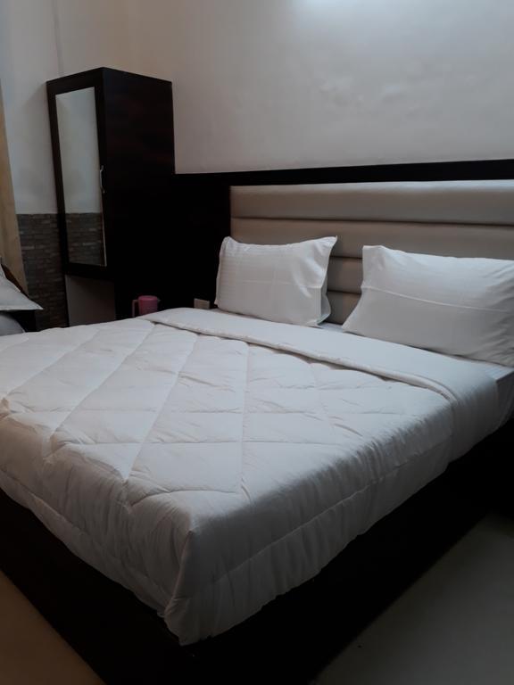 Hotel Katra Residency Bagian luar foto