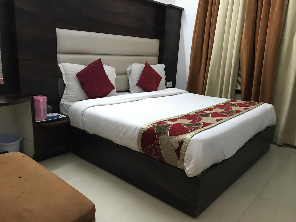 Hotel Katra Residency Bagian luar foto