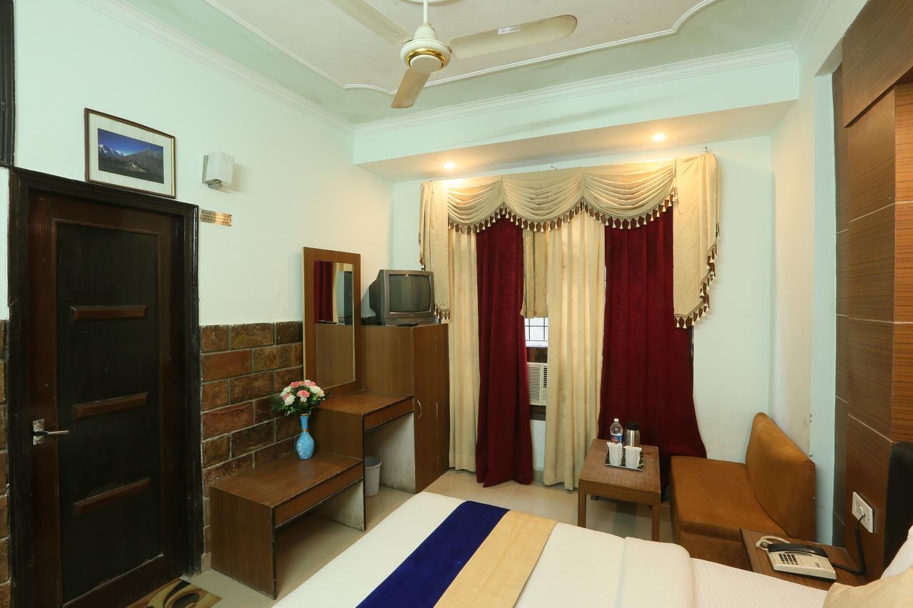 Hotel Katra Residency Bagian luar foto
