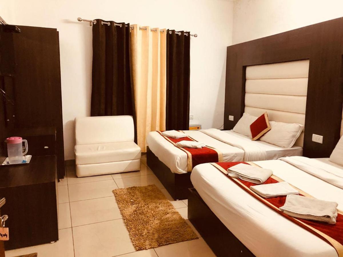 Hotel Katra Residency Bagian luar foto