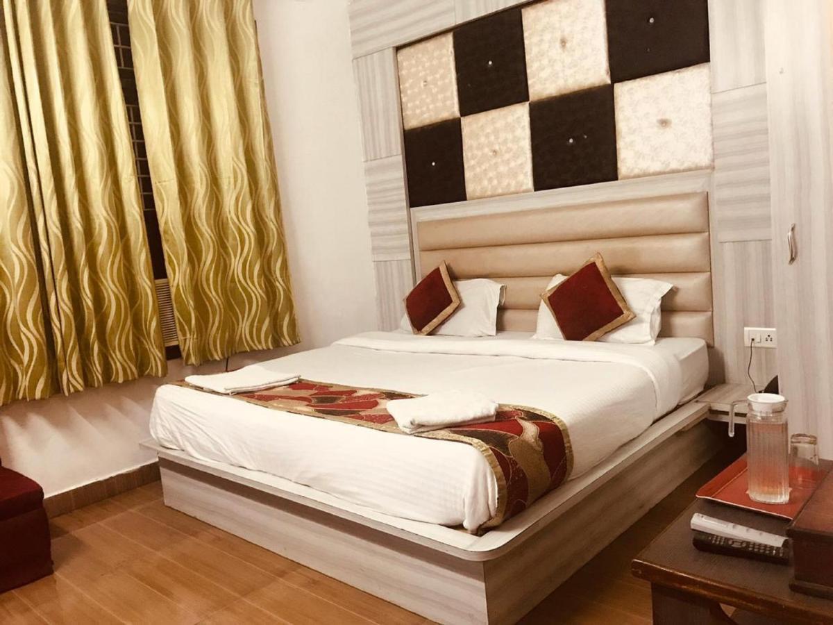 Hotel Katra Residency Bagian luar foto